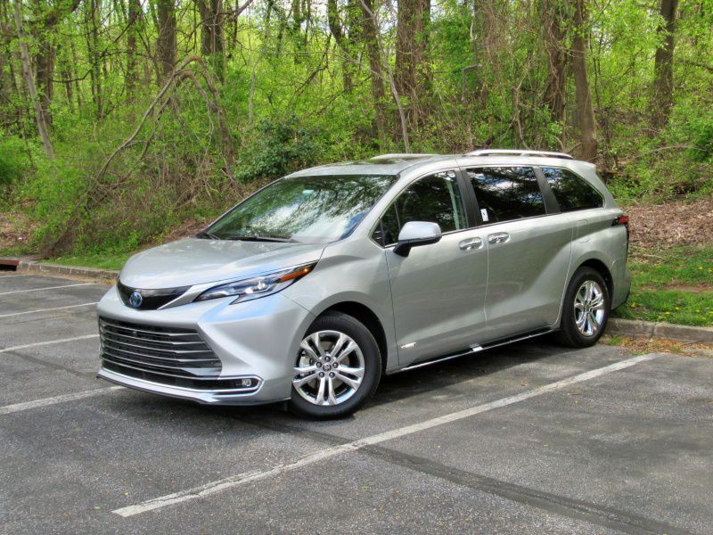 2021 Toyota Sienna Platinum ・  Photo by Brady Holt