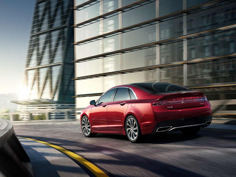 2018 Lincoln MKZ ruby red rearprofile ・  Photo by Lincoln 