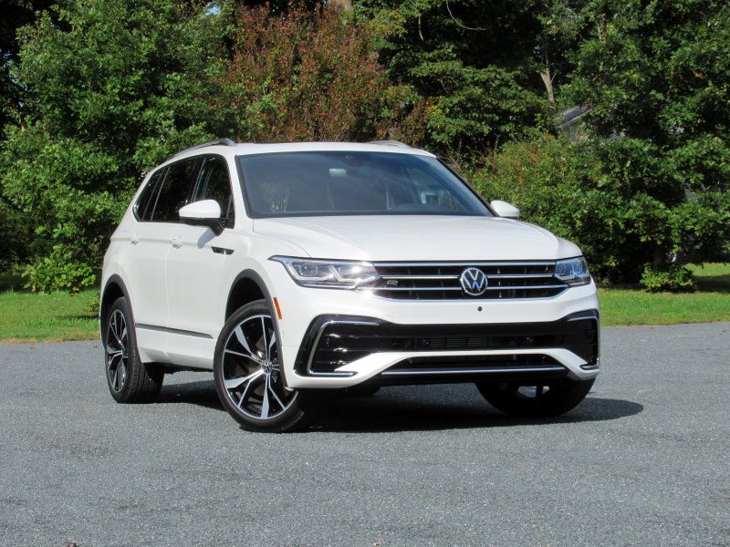 2022 Volkswagen Tiguan SEL ・  Photo by Brady Holt