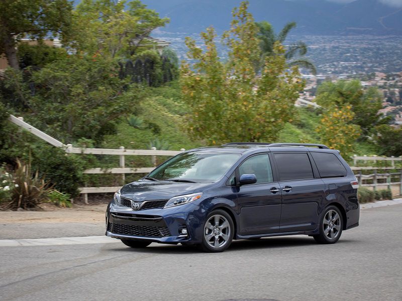 2019 Toyota Sienna SE Blue Driving Front Quarter ・  Photo by Toyota 