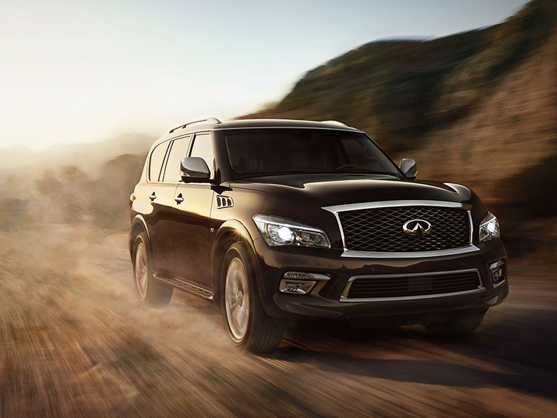 2016 Infiniti QX80 in motion ・  Photo by Infiniti 