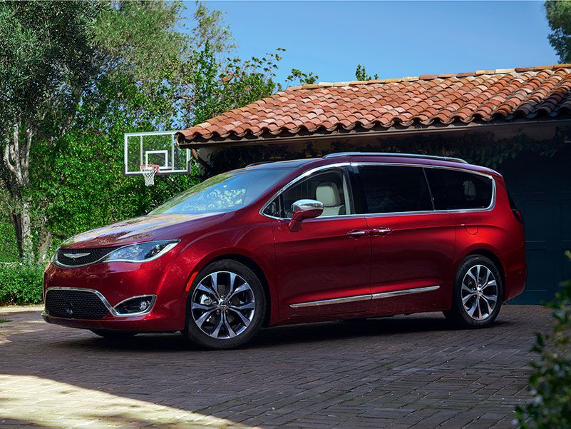 2019 Chrysler Pacifica profile ・  Photo by Fiat Chrysler Automobiles 