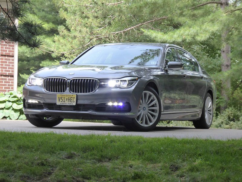 2018 BMW 740e XDrive Grey Parked Front Quarter RS ・  Photo by Ron Sessions