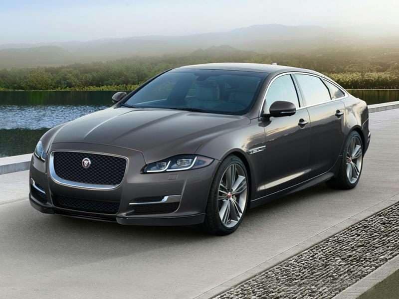 2016 Jaguar XJ ・  Photo by Jaguar Land Rover