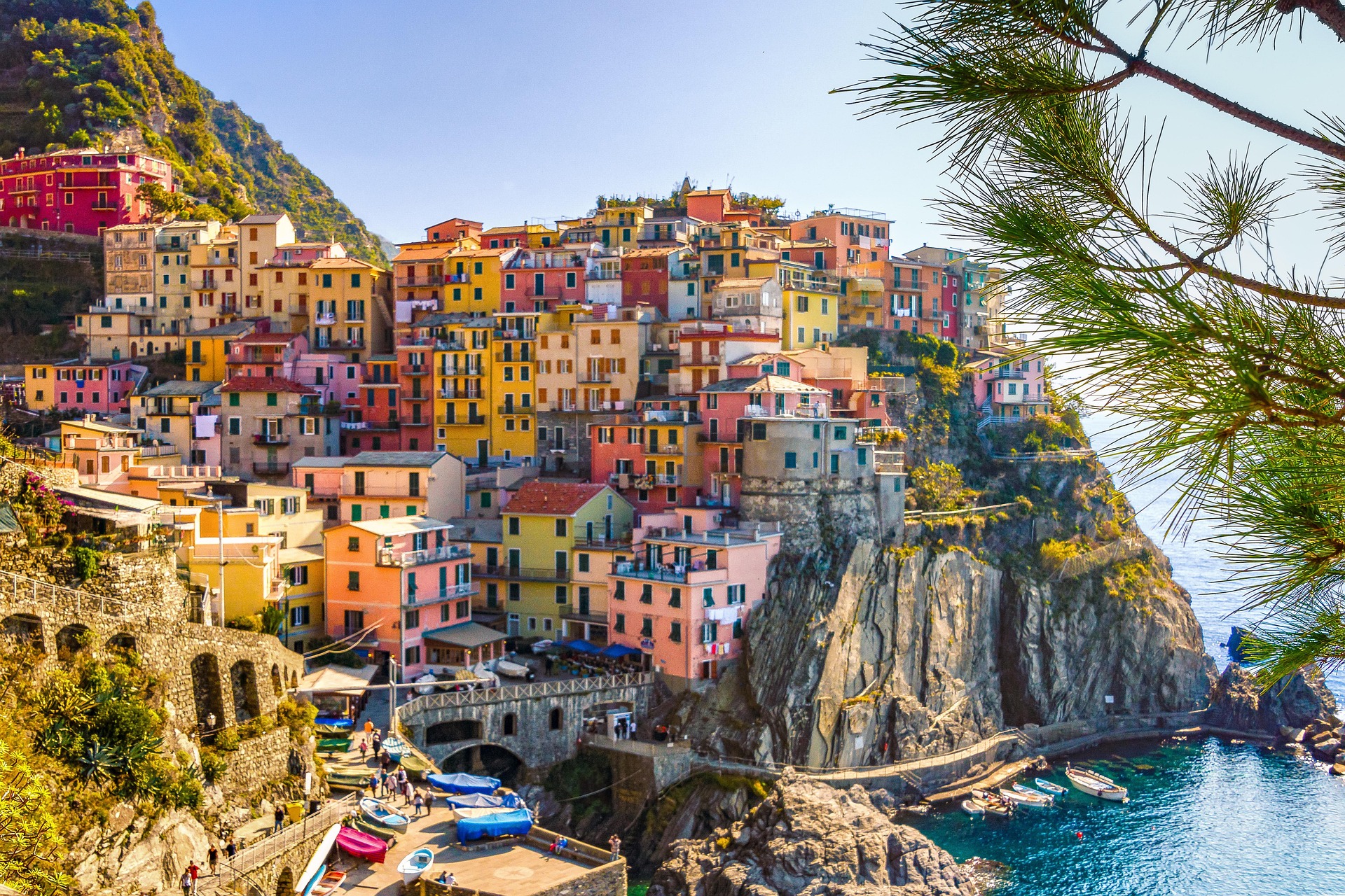 houses-4093227_1920.jpg