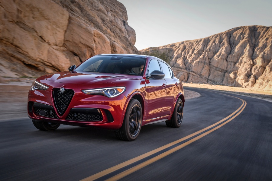 2020-Alfa-Romeo-Stelvio.jpg