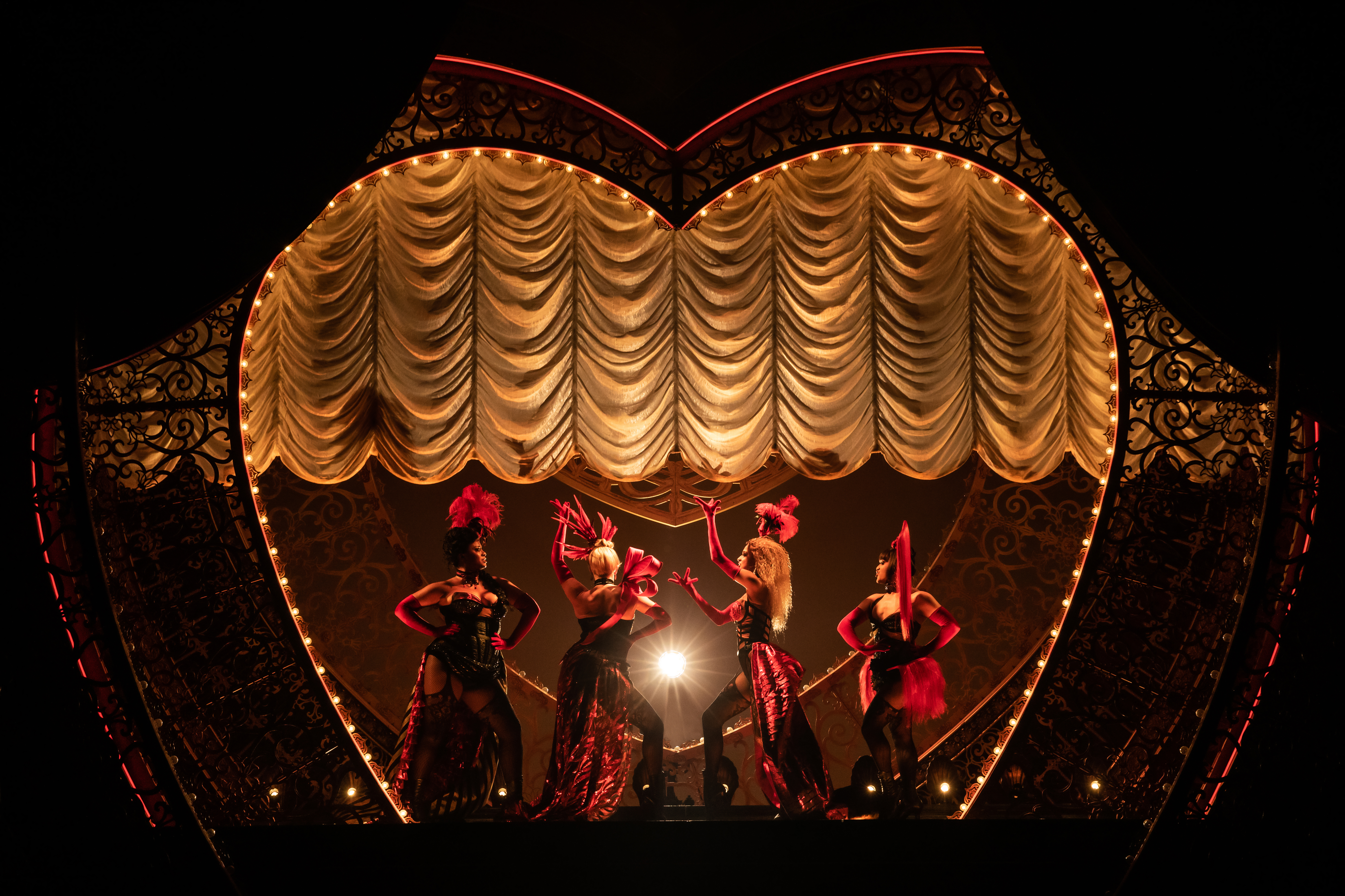 PERSFOTO--Lady-M-s-Moulin-Rouge-De-Musical-Broadway-Matthew-Murphy-.jpg