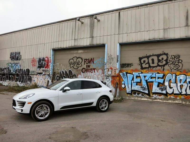 2015 Porsche Macan S ・  Photo by Benjamin Hunting