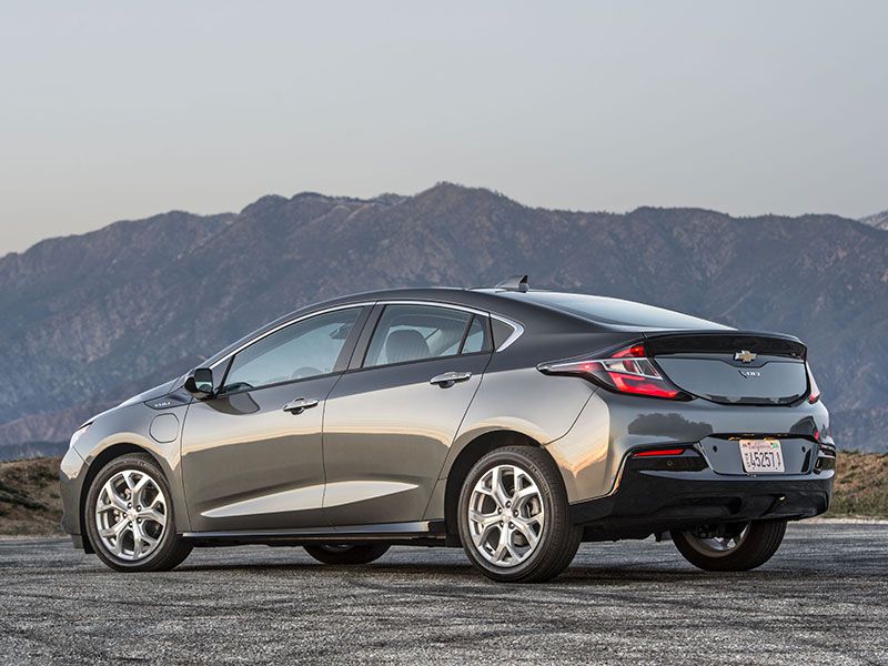 2016 Chevrolet Volt rear view ・  Photo by General Motors