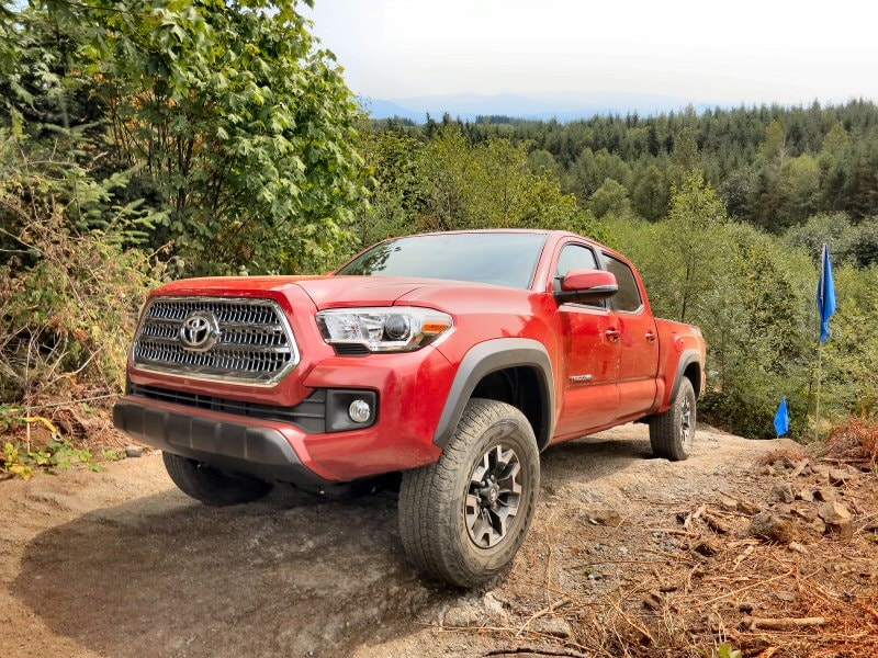 2016 Toyota Tacoma front 3/4 off-road 