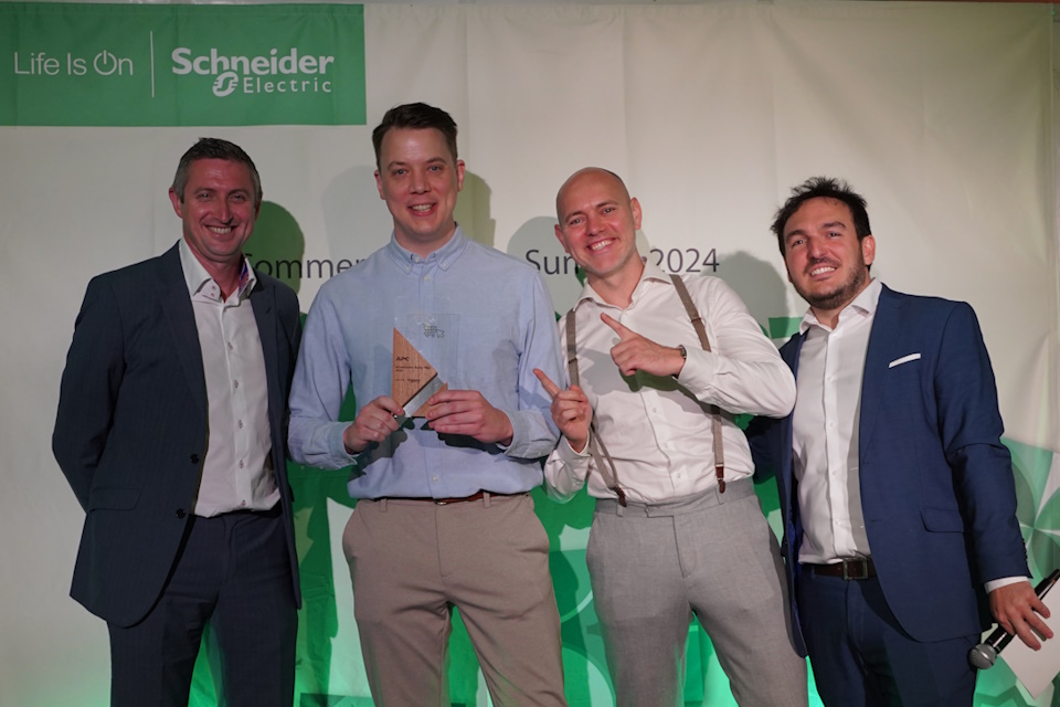 Uitreiking-KommaGo-wint-APC-eCommerce-Super-Star-award-2024.jpg