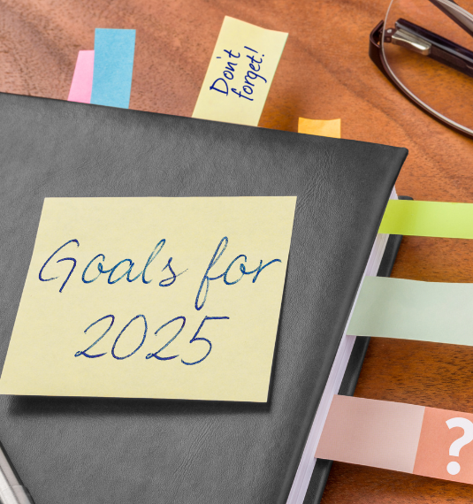 Goals for 2025 written on a note on a tagged folder