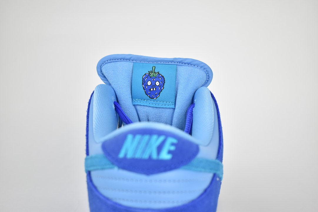 Nike SB Dunk Low  Blue Raspberry