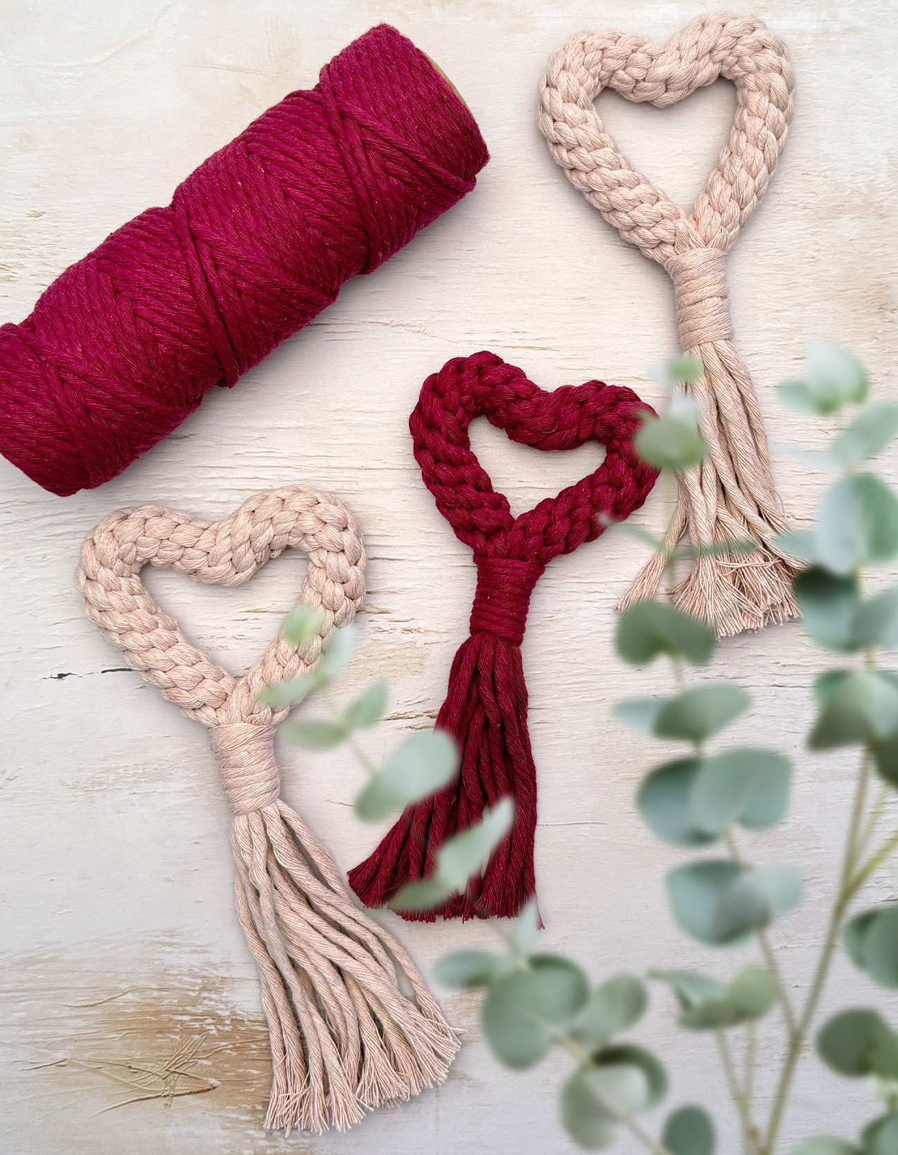 San Valentín DIY: Cómo hacer un llavero de macramé en forma de corazón