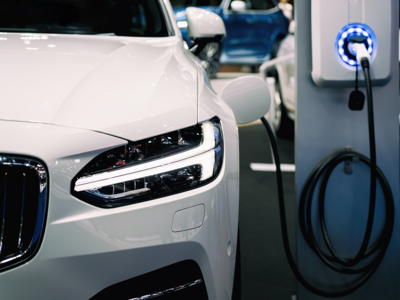Hybrid Cars vs. Electric Cars: Which One Should I Buy?