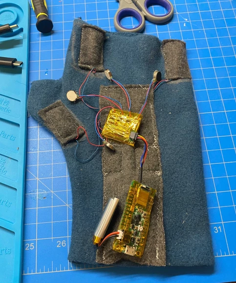 early-glove-prototype.webp