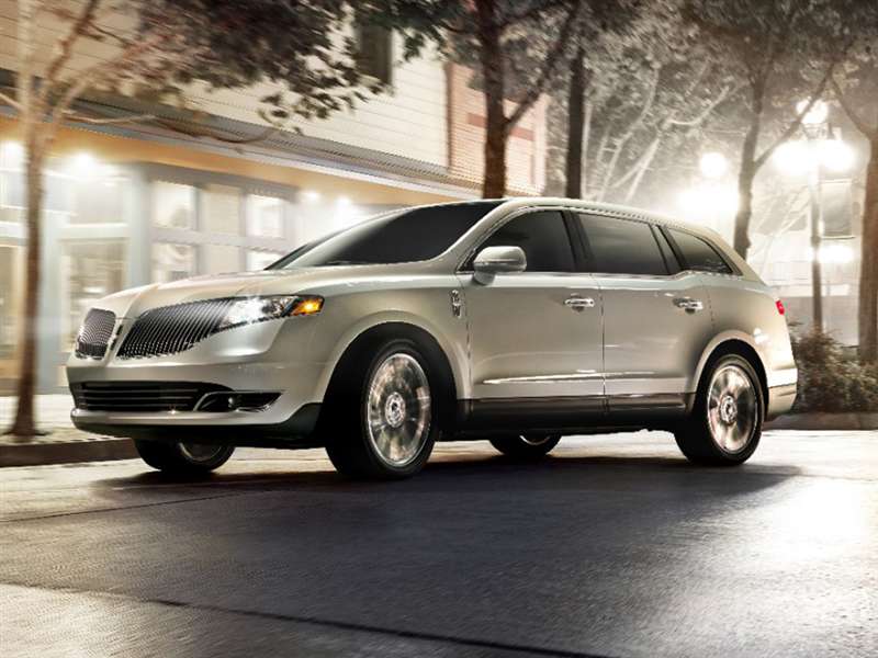 2016 Lincoln MKT ・  Photo by Lincoln 