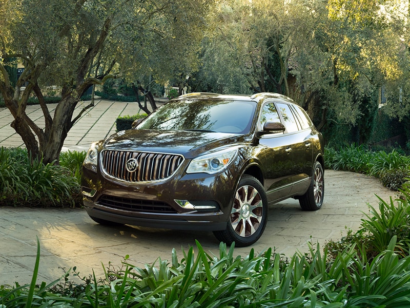 2016-Buick-Enclave-front-34-in-a-garden-driveway 