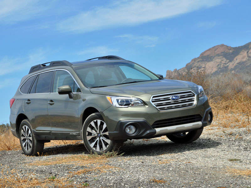 2015 Subaru Outback 2.5i Limited Wilderness Green Metallic Front Quarter Right ・  Photo by Christian Wardlaw