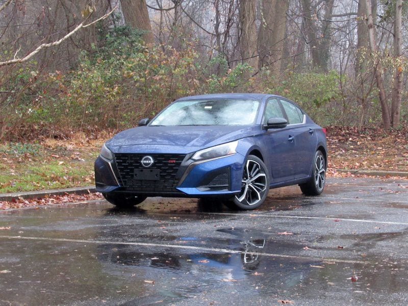 nissan altima coupe 2022 interior