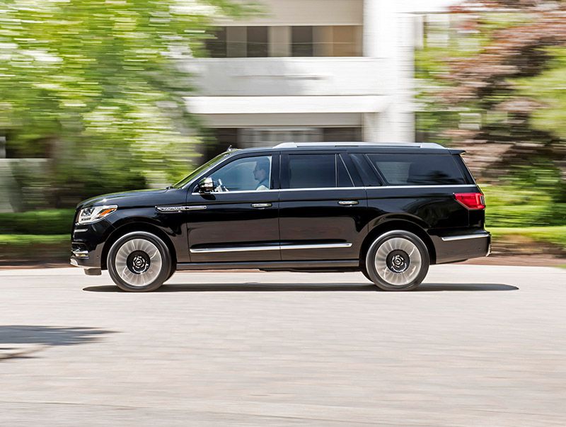 2019 Lincoln Navigator L ・  Photo by Lincoln 
