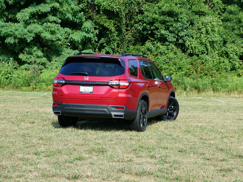 2025 Honda Pilot Black Edition ・  Photo by Brady Holt