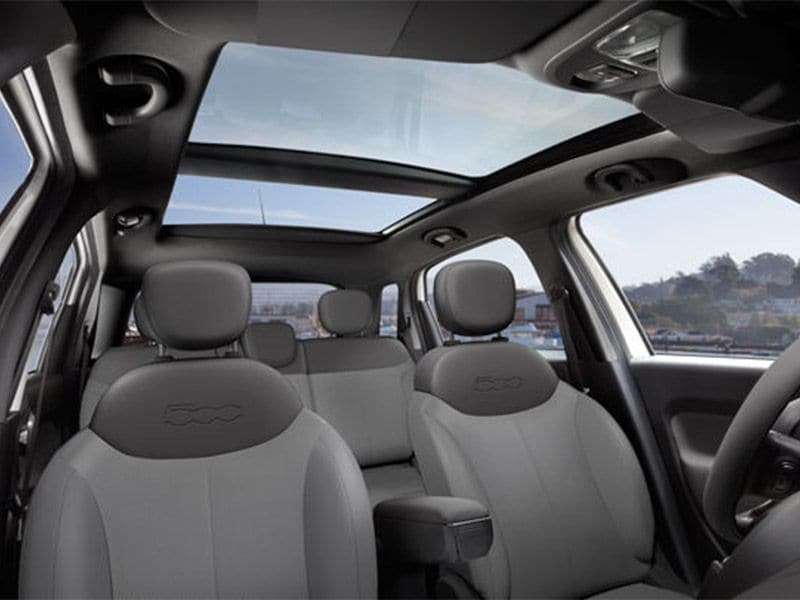 2016 Fiat 500L lounge interior panorama glass roof1 ・  Photo by Fiat Chrysler Automobiles 