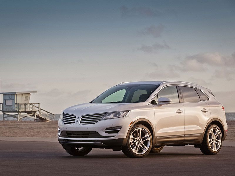 2017 Lincoln MKC exterior front angle ・  Photo by Lincoln 