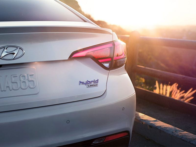 2017 Hyundai Sonata Hybrid rear badge ・  Photo by Hyundai 