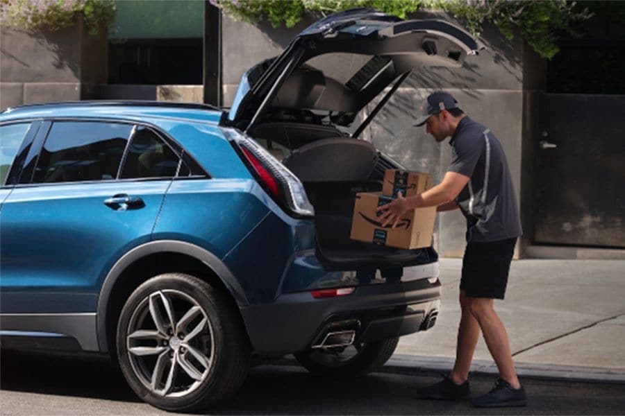 2019 Cadillac XT4 amazon delivery 900x600 