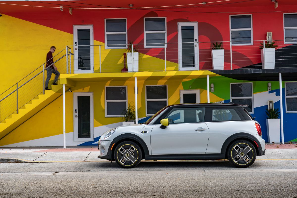 MINI is a different kind of car, for a different kind of drive. ・  Photo by MINI 