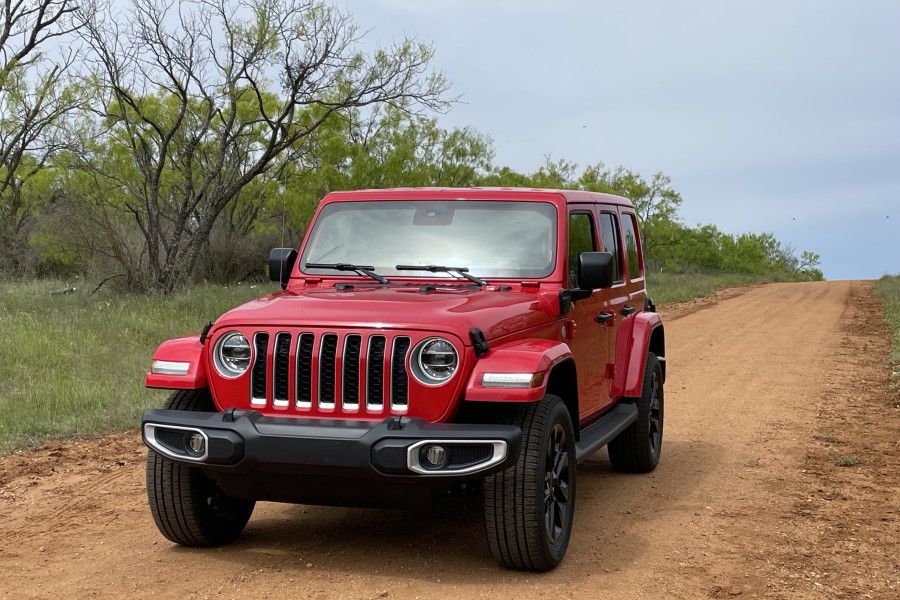 2021JeepWrangler4xeFrontQuarterView 