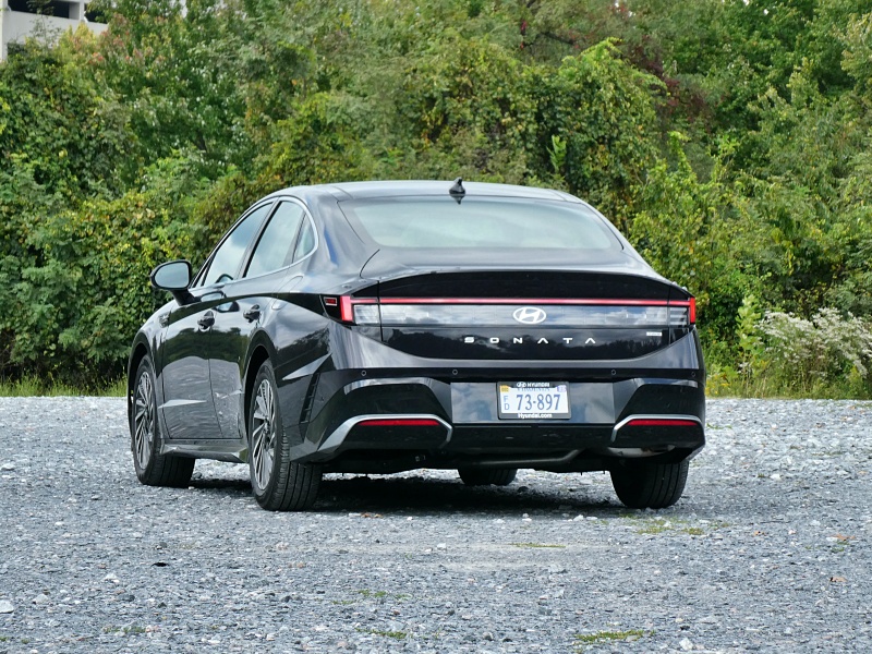 2024 Hyundai Sonata Hybrid Limited ・  Photo by Brady Holt