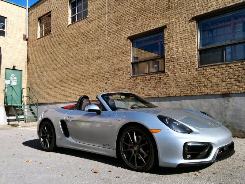 2015 Porsche Boxster GTS front three-quarter top down ・  Photo by Benjamin Hunting
