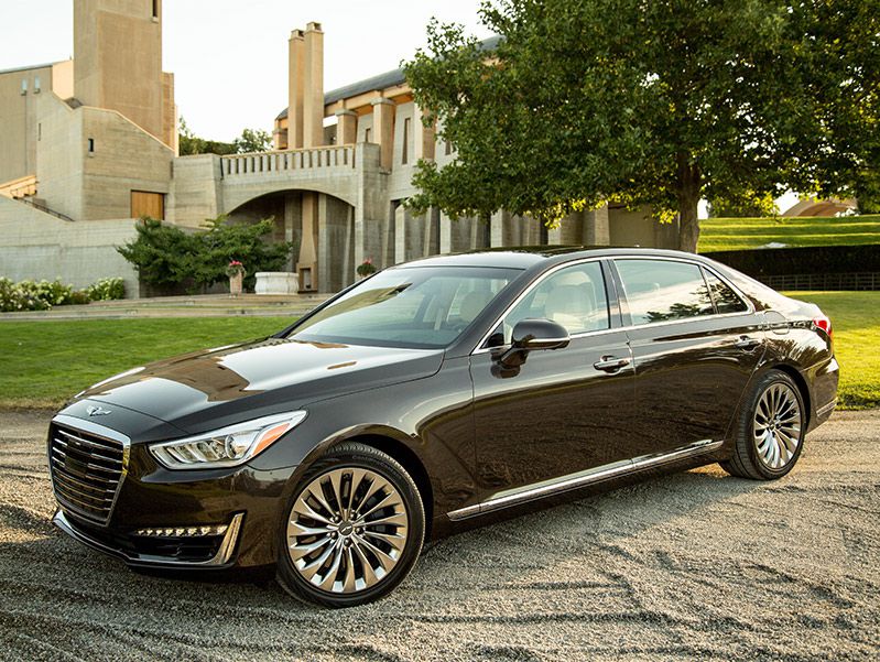 2018 Genesis G90 front three quarter ・  Photo by Genesis