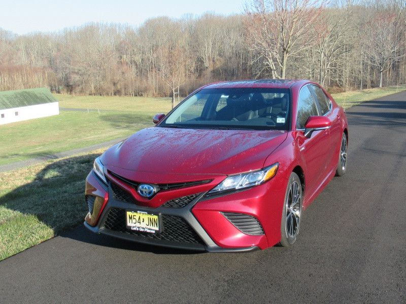 2018 Toyota Camry Hybrid Road Test and Review | Autobytel