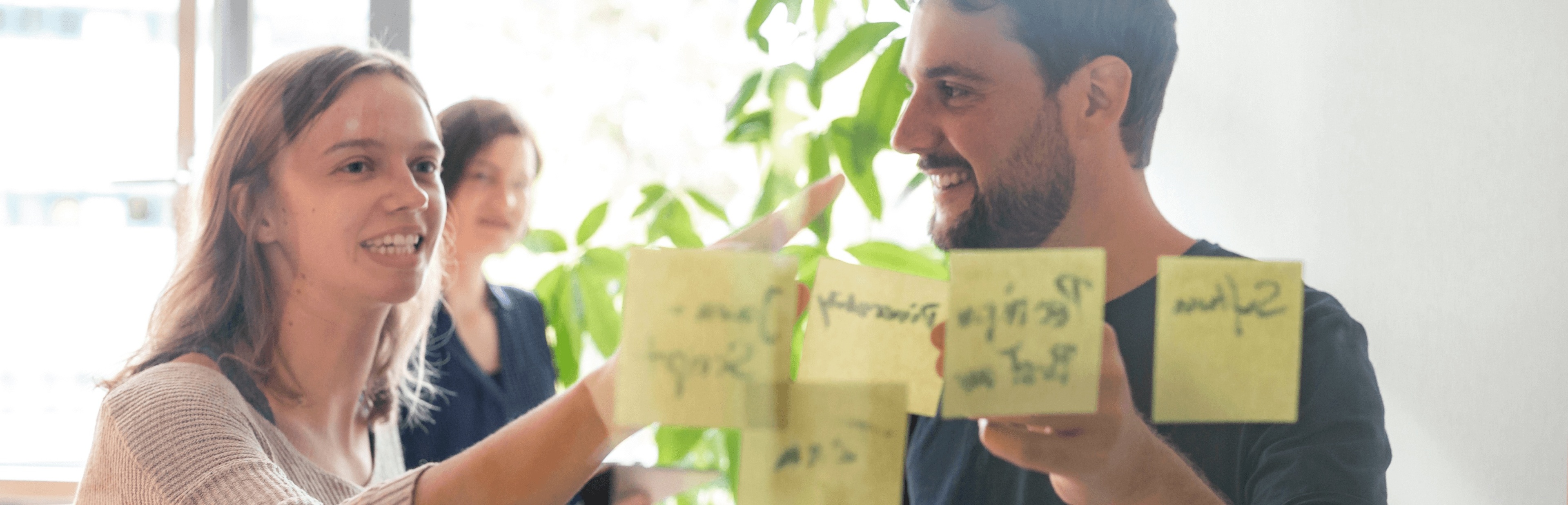 Two UX designers during a lean inception workshop
