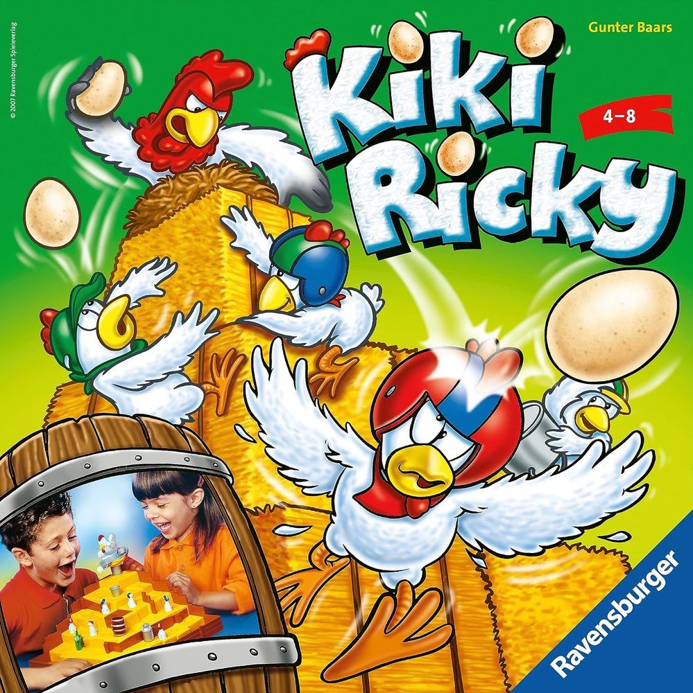 Cover Kiki Ricky mit Hühnern auf Stohballen, die sich mit Eiern bewerfen