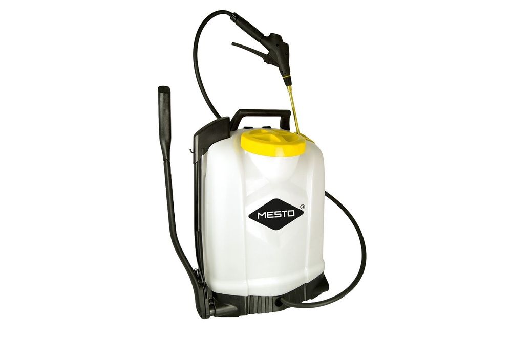 Backpack sprayer from the front