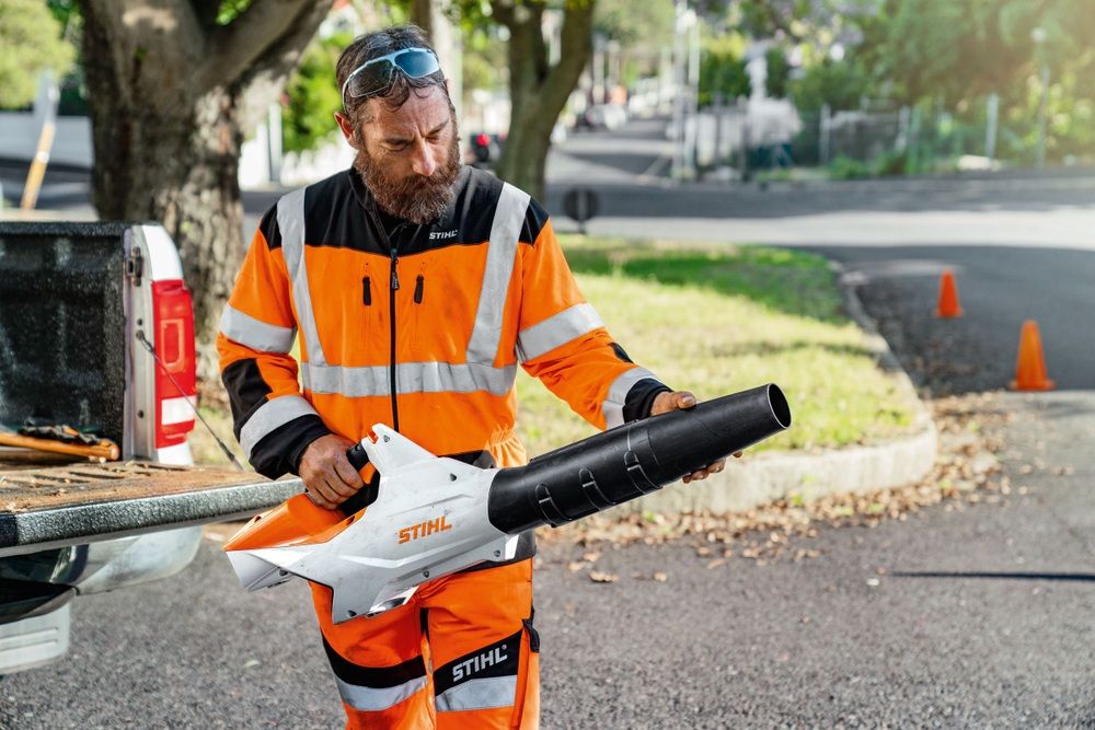 Worker on the road with Stihl BGA86 leaf blower