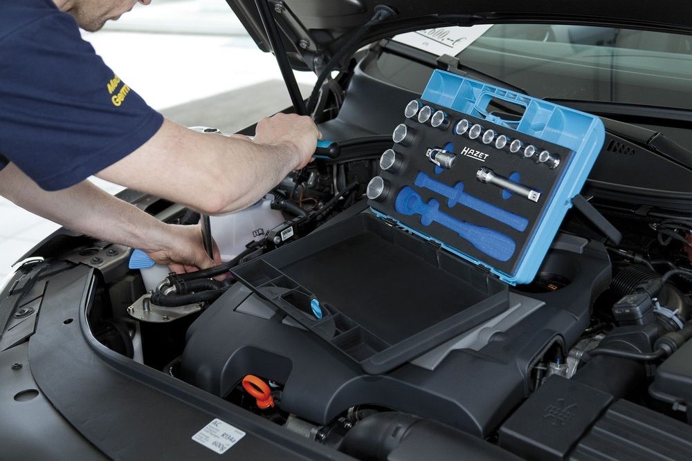 Hazet tools are used to work on the car