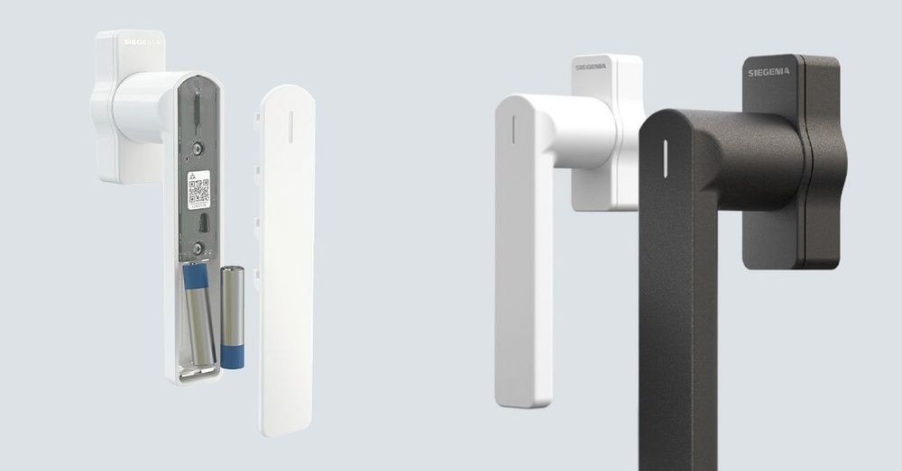 Image of the smart window handle in white (left) with open battery cover and in white and anthracite closed (right).