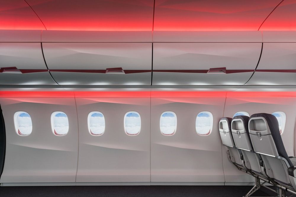 Diehl Flugzeugkabine rot leuchtende Wand