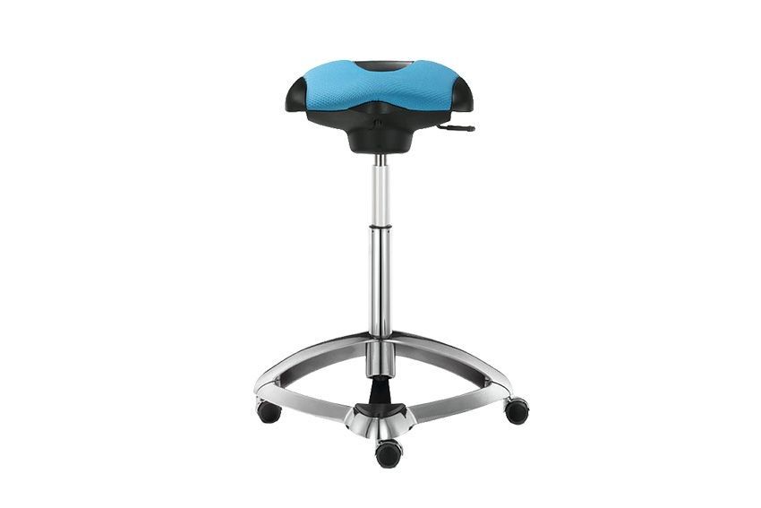 Standing chair in blue.