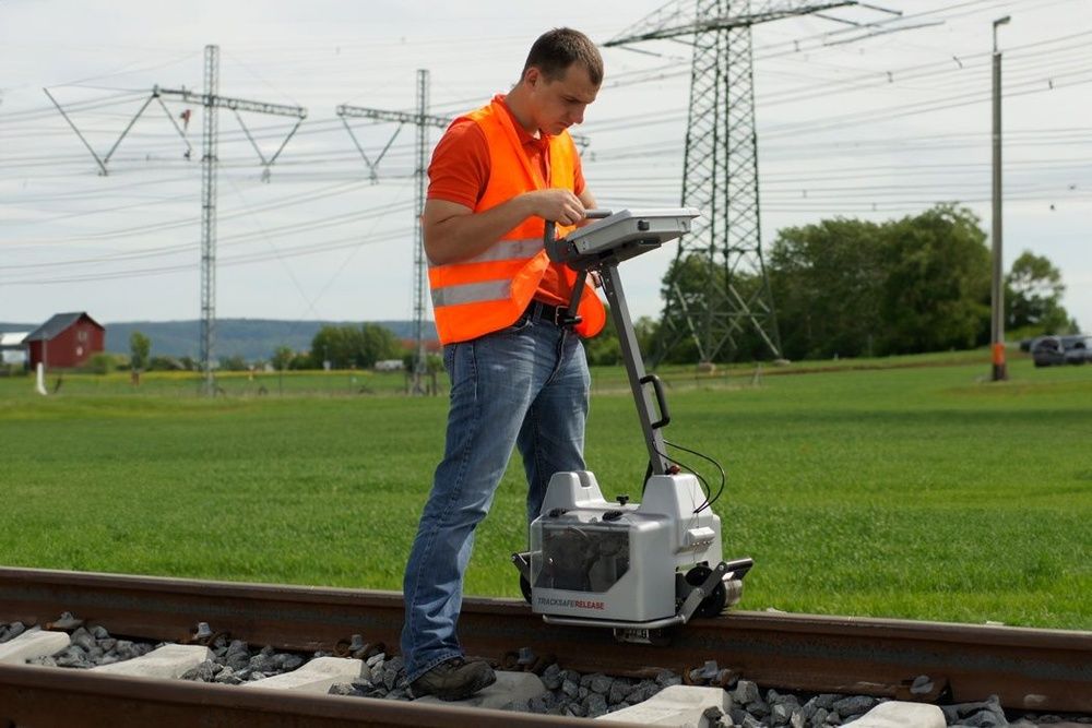 Man using TracksafeRelease by Goldschmidt-Thermit on tracks