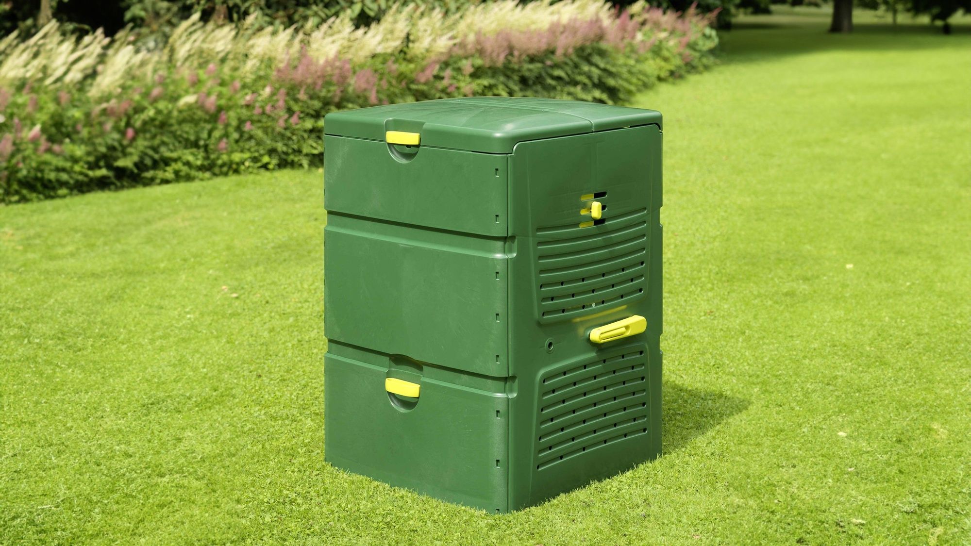Juwel composter on meadow