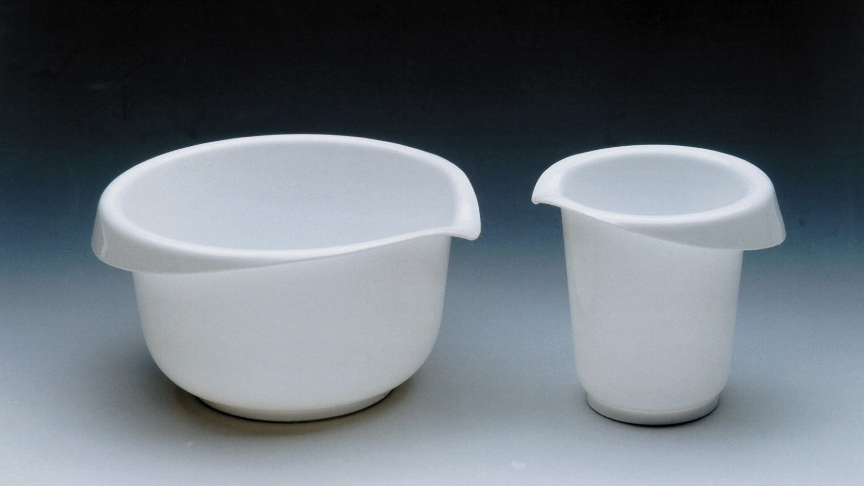 Two mixing bowls, large and small