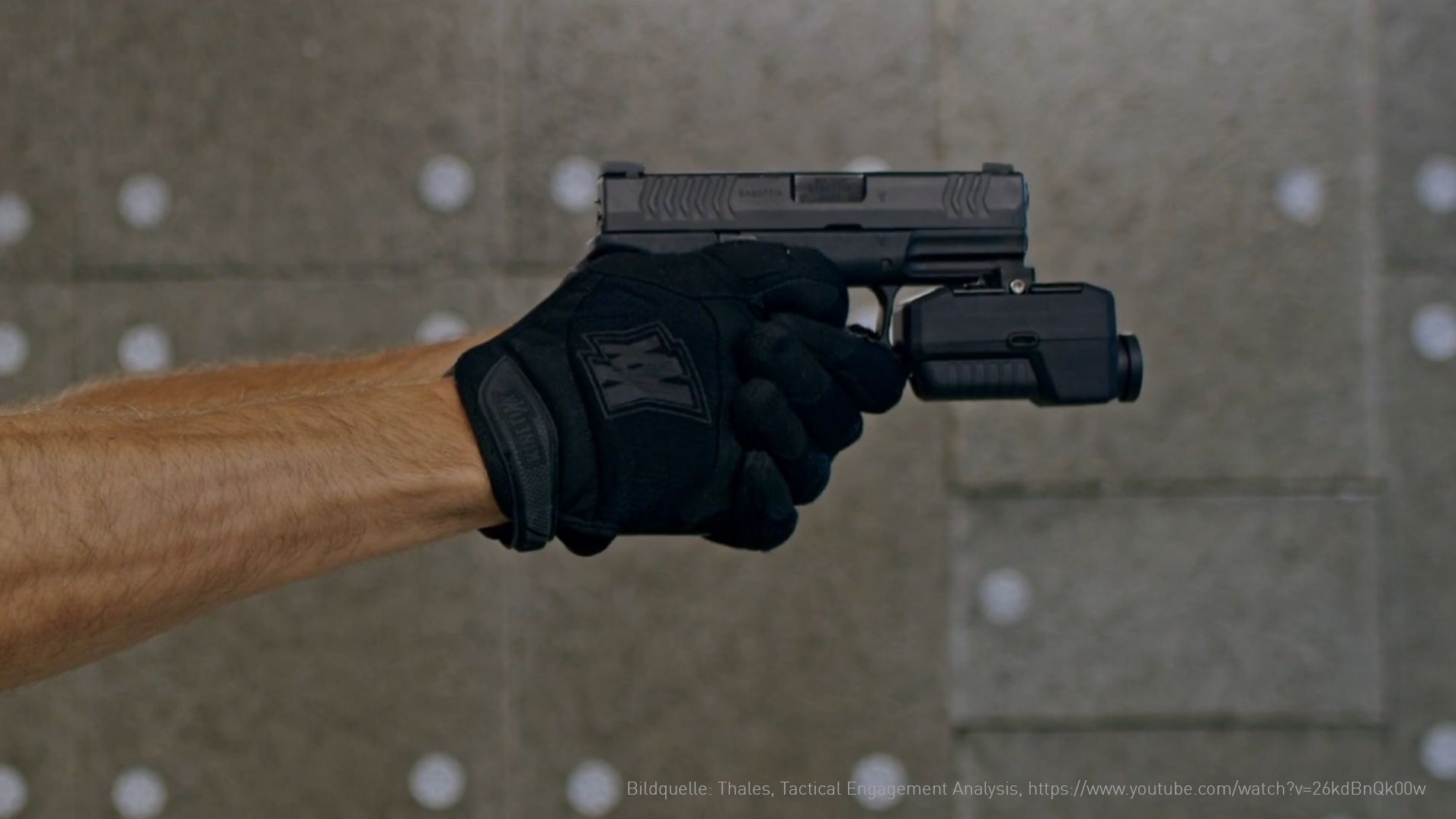 Mood picture: TEA module on pistol in training