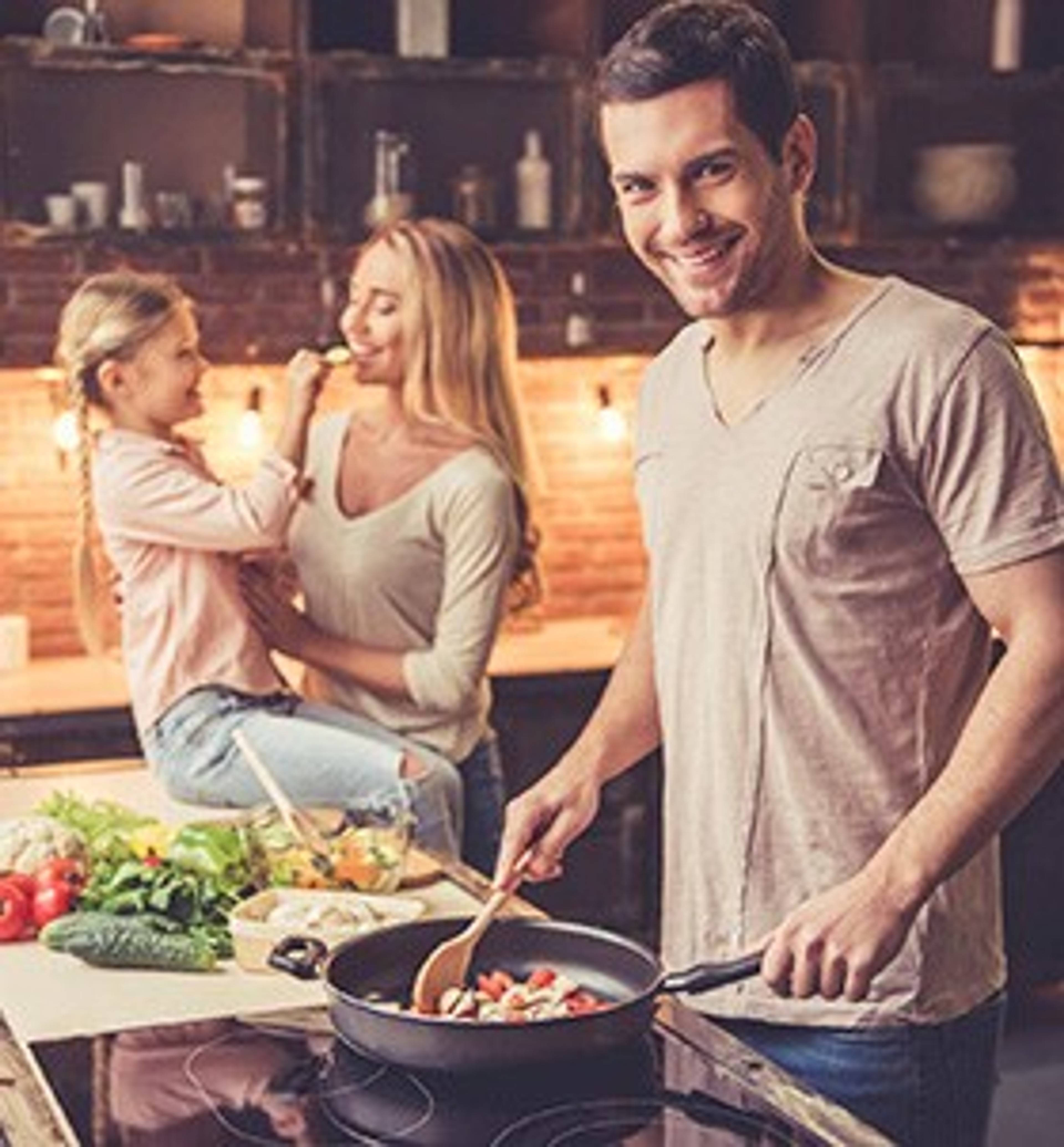 Familie-kocht.jpg