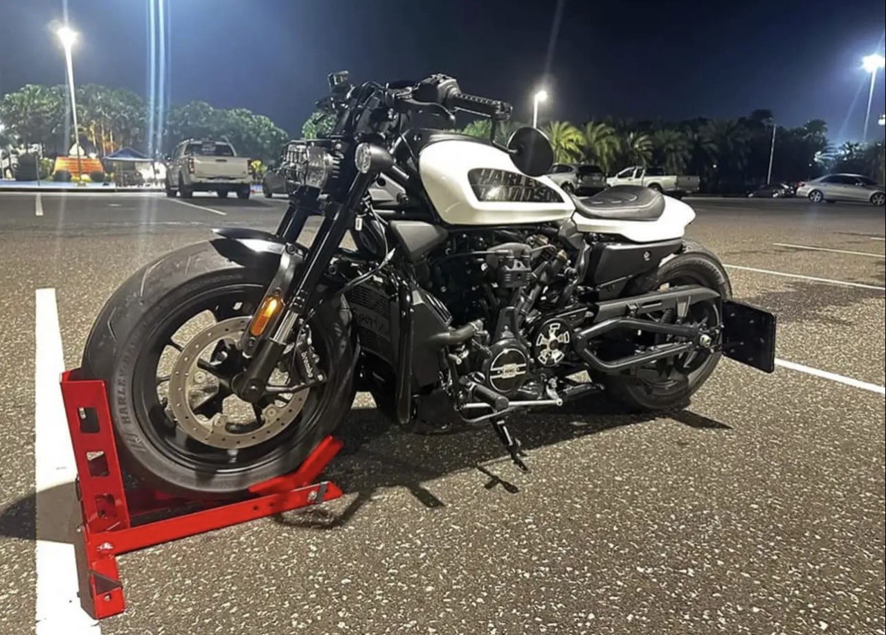 Главное изображение Harley Davidson Sportster S 2022 clqreyr6n8zzr0b15nn24wwid